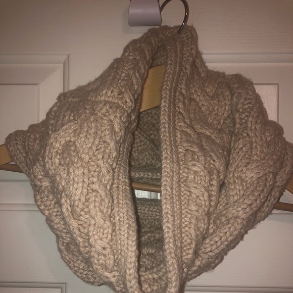 🔴 GAP infinity scarf - Picture 3 of 3